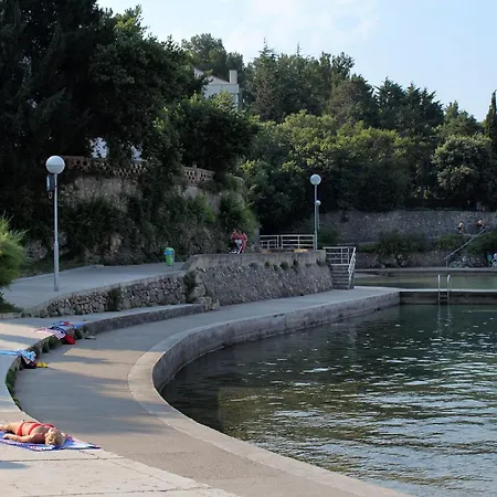 ゲストハウス With A Parking Space Vrh, Krk - 24028