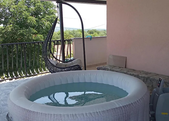 With A Parking Space Vrh, Krk - 24028 ゲストハウス Vrh