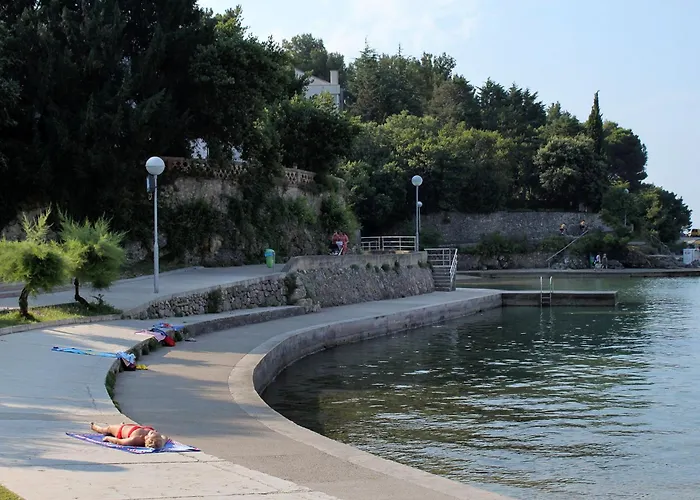 ゲストハウス With A Parking Space Vrh, Krk - 24028